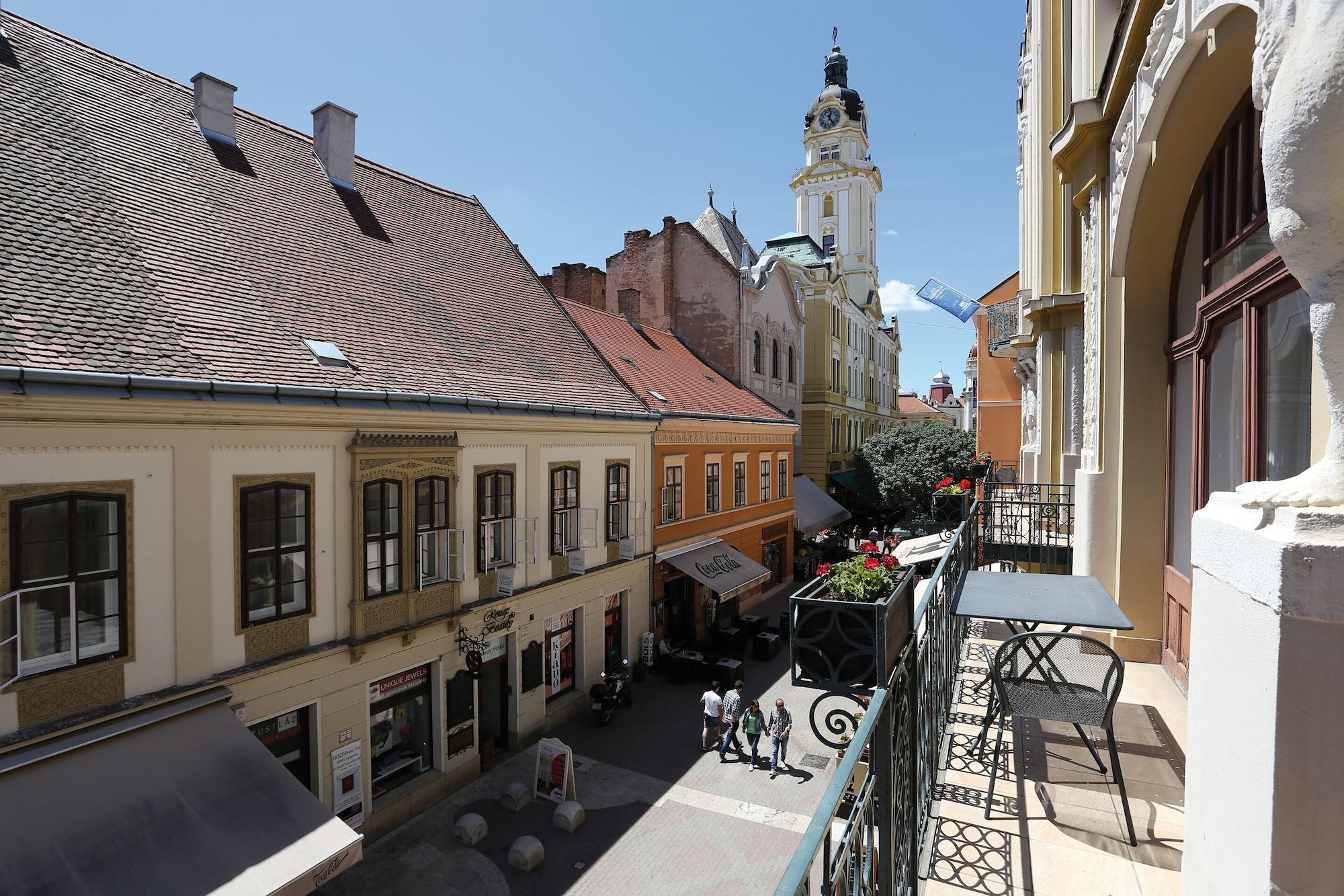 Palatinus Grand Hotel Pécs Buitenkant foto