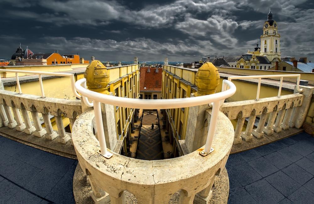 Palatinus Grand Hotel Pécs Buitenkant foto